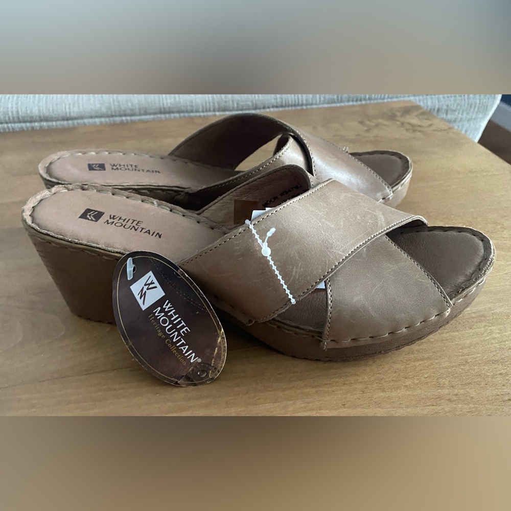 White Mountain Moon Criss Cross Taupe Leather Sandals Sz. 9 Italian Design NEW